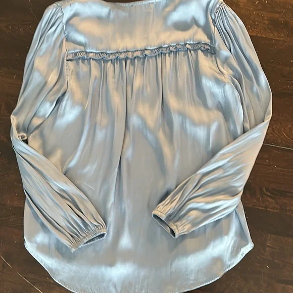 NWT Tahari silky blue polyester long sleeve blouse - Picture 2 of 4